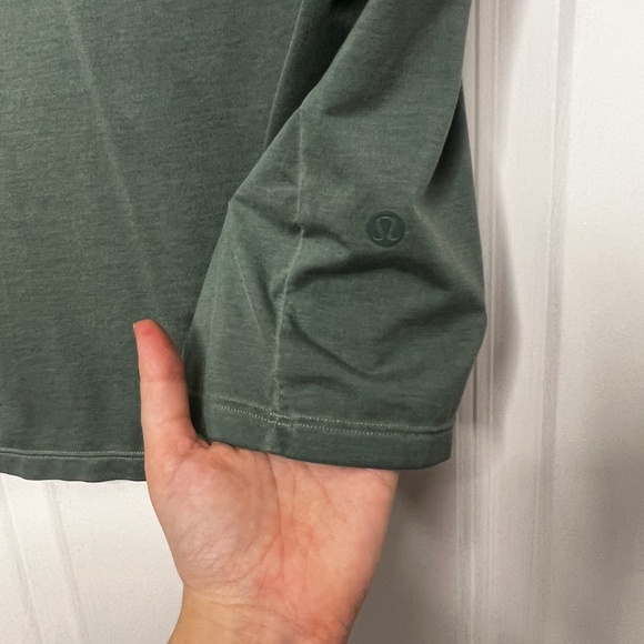 Lululemon Green Short Sleeve Tee shirt Size Medium smoked spruce t-shirt - Picture 3 of 4